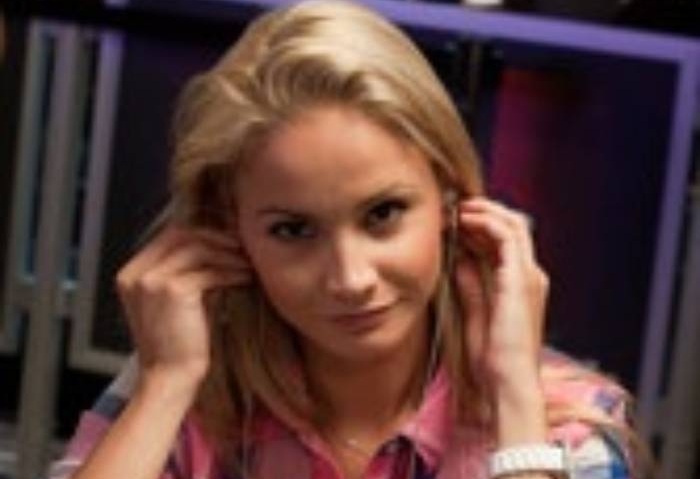 Get to Know Lori Lin Weber - Former Wife of Daniel Negreanu Get to Know Lori Lin Weber - Former Wife of Daniel Negreanu